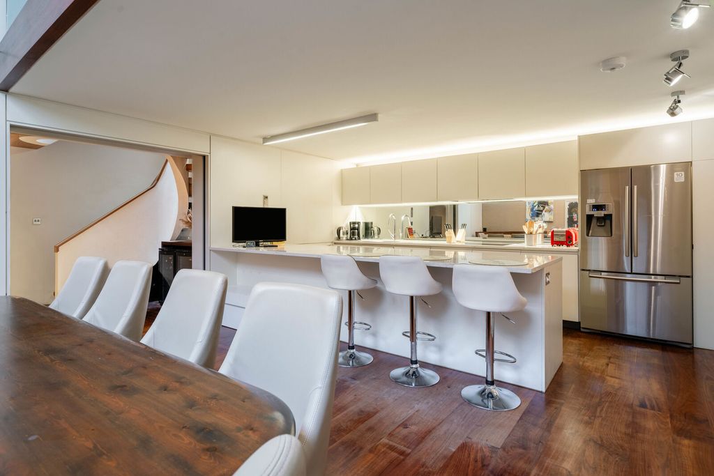 Property photo 2 of 50