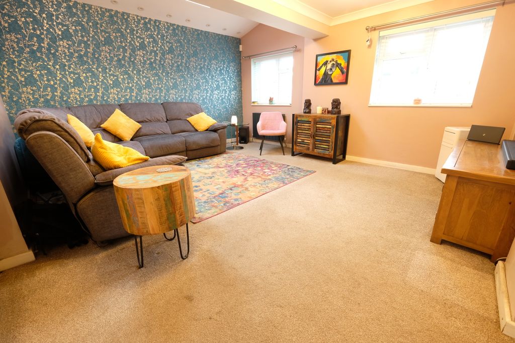 Property photo 3 of 20 Sitting Room