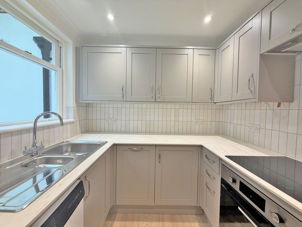 Property photo 3 of 13 43