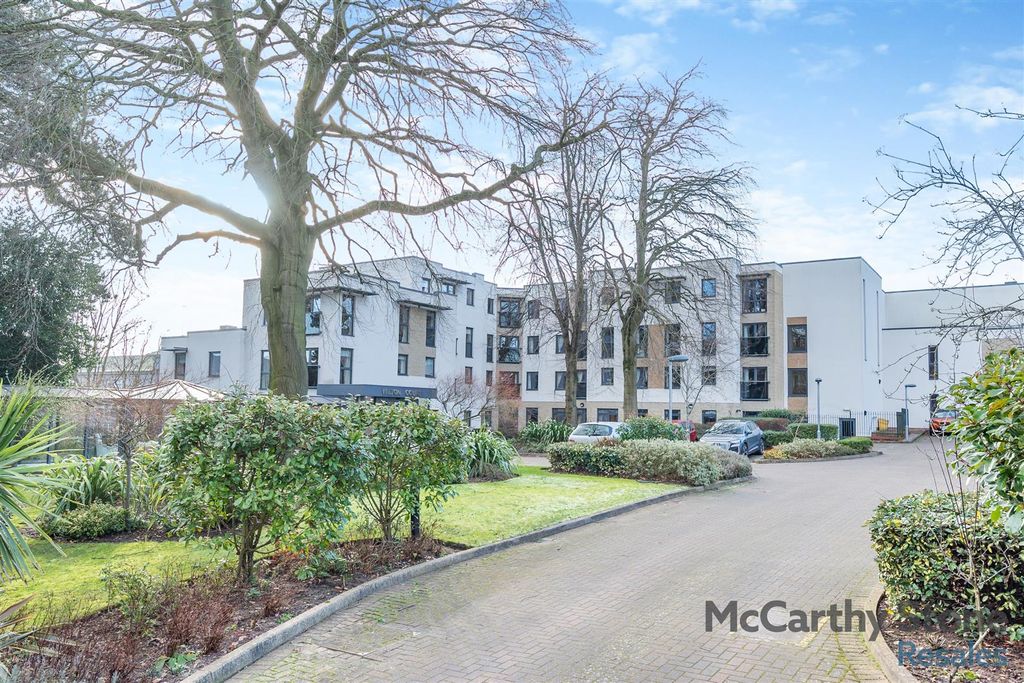 Property photo 1 of 27 8632528-Exterior07.Jpg