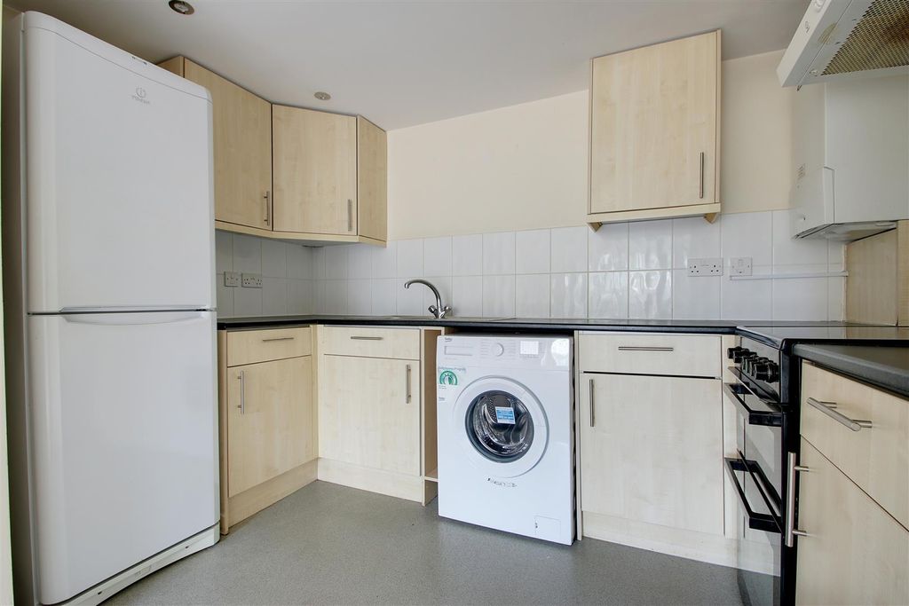 Property photo 3 of 17 Flat 1 Kitchen