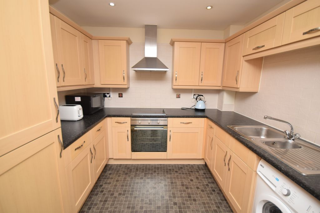 Property photo 2 of 6 Kitchen