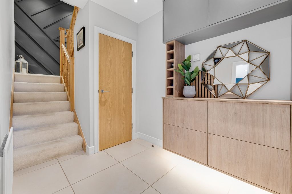 Property photo 3 of 59 5143403