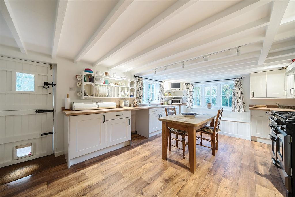 Property photo 3 of 17 Hse Kitchen (05).Jpg