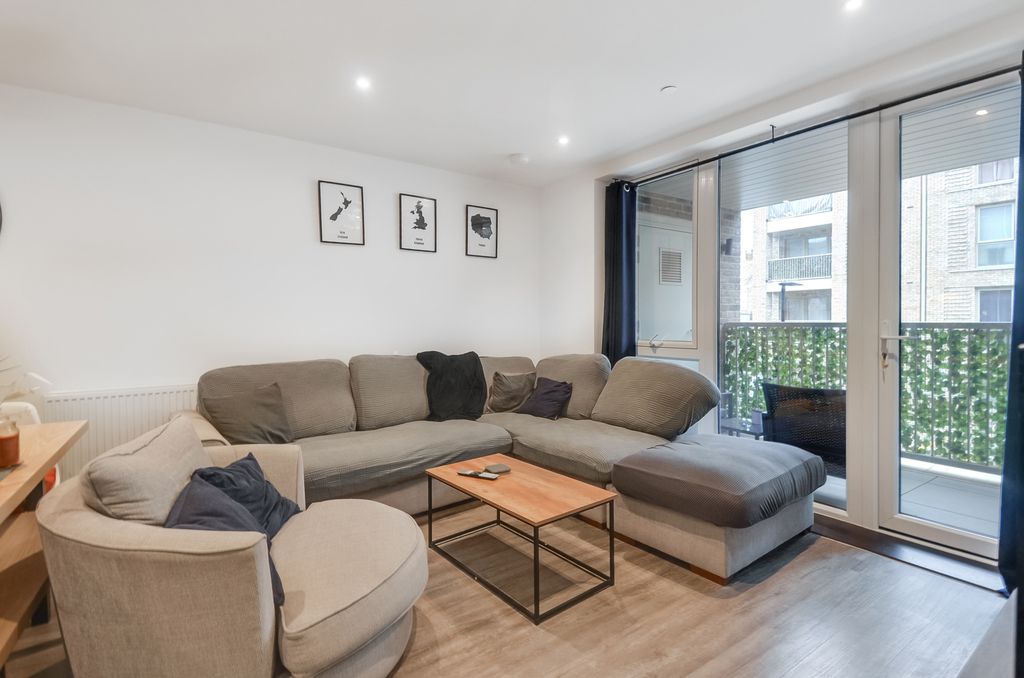 Property photo 3 of 17 Open Plan Lving Area  (5).Jpg