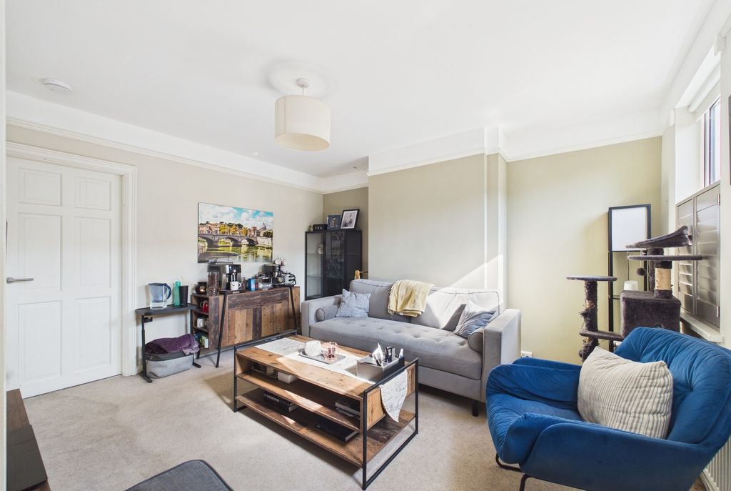 Property photo 2 of 17 Cam03259G0-Pr0258-Still003