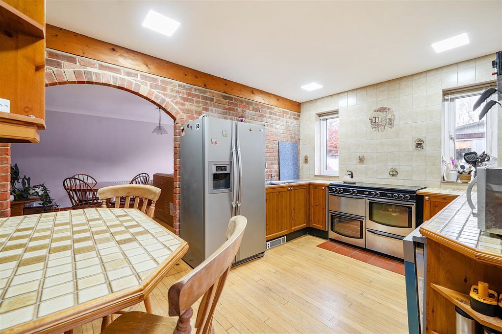 Property photo 2 of 21 Kitchen