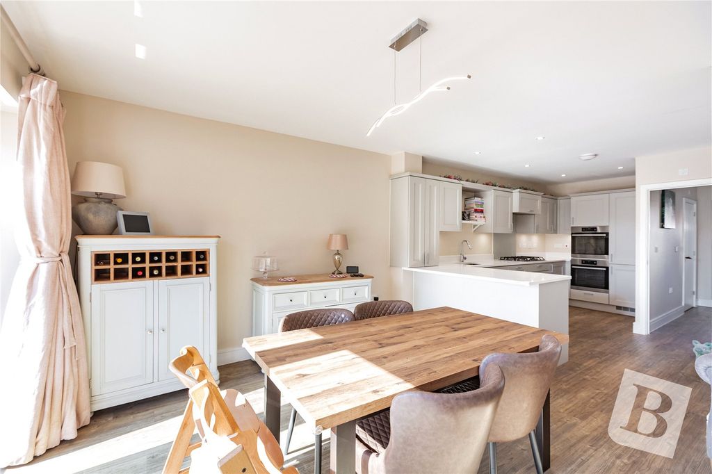 Property photo 3 of 24 Picture No. 15