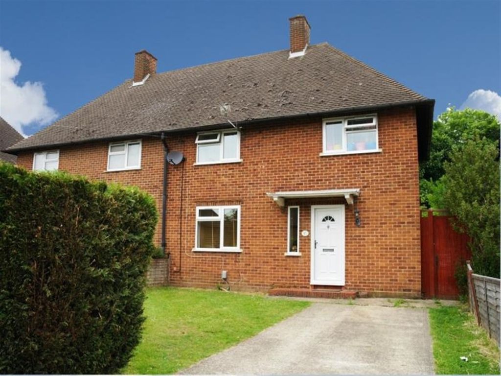 Property photo 1 of 8 95 The Queens Dri...