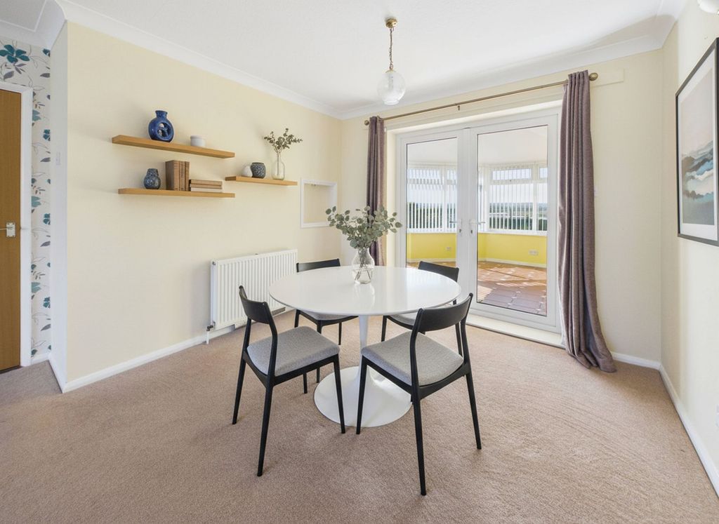 Property photo 3 of 21 Dining Area