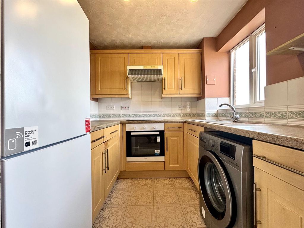 Property photo 3 of 8 Kitchen.Jpg