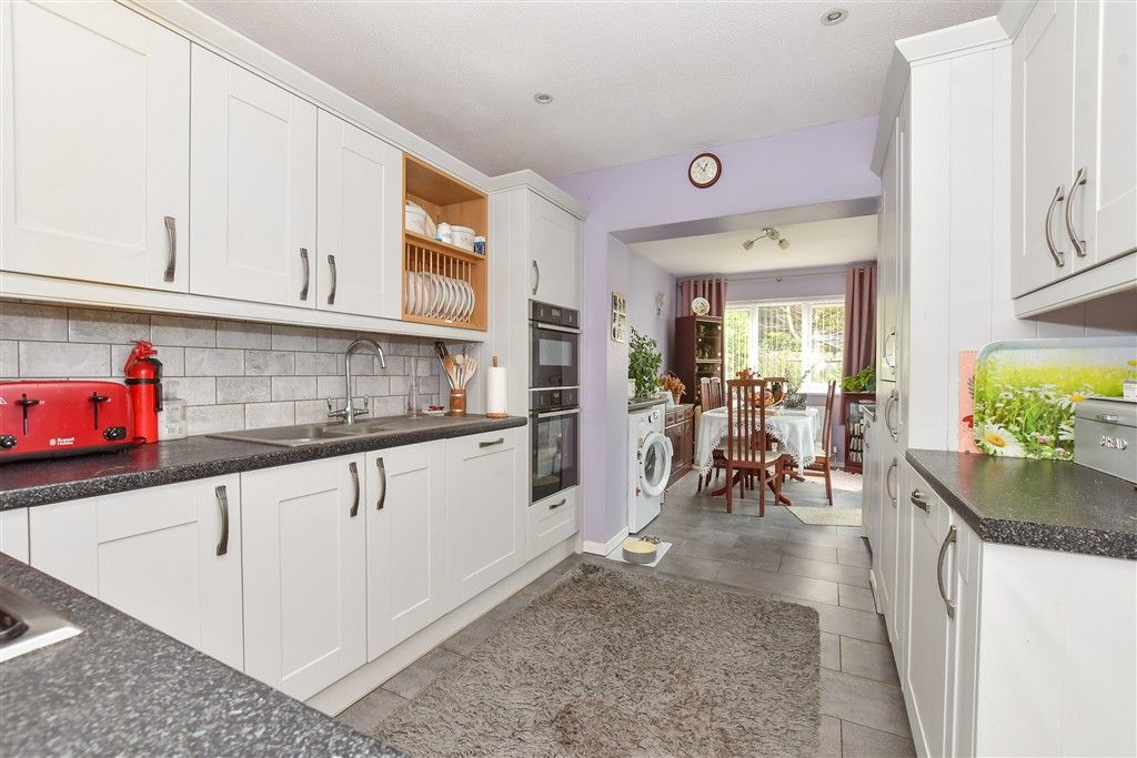 Property photo 3 of 19 Kitchen