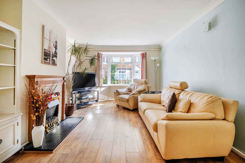 Property photo 2 of 13