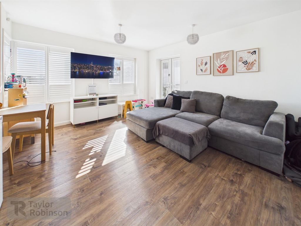 Property photo 3 of 9 Cam02600G0-Pr0675-Still010.Jpg