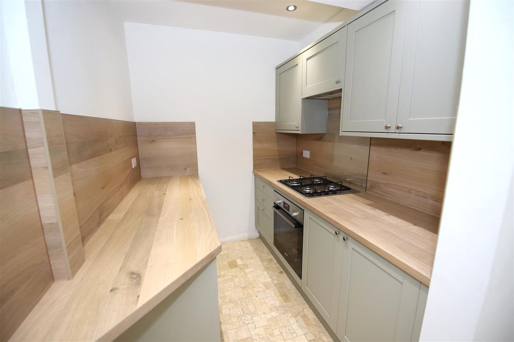 Property photo 3 of 17 Kitchen 2.Jpg