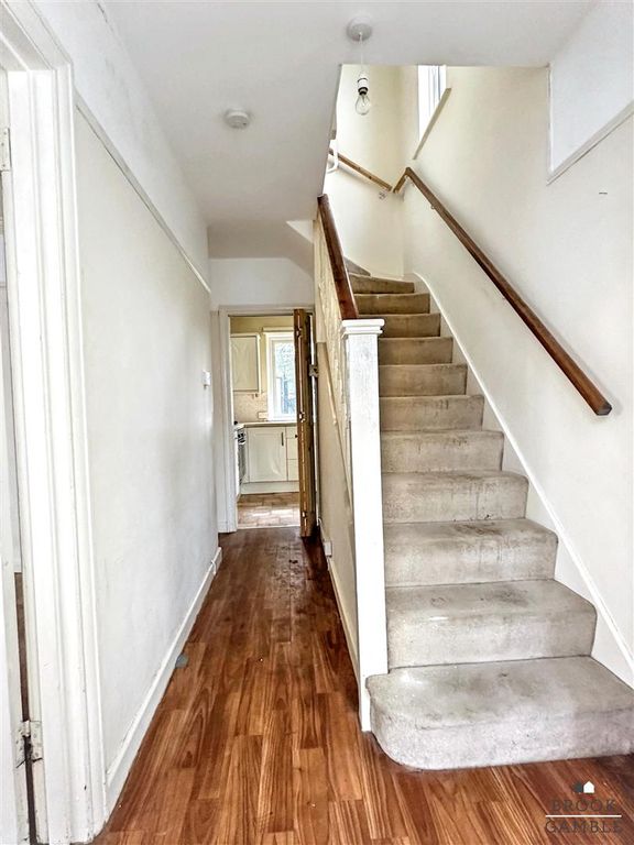 Property photo 3 of 20 01323 438506