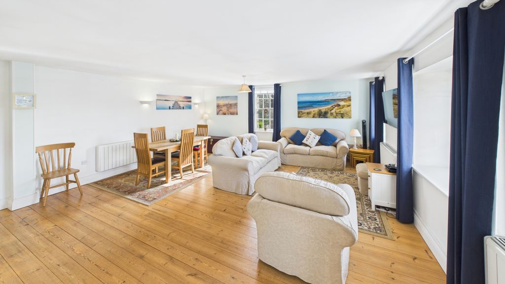 Property photo 3 of 11 Gallery
