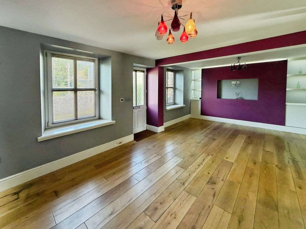 Property photo 3 of 33