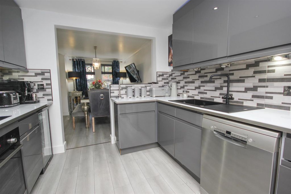 Property photo 2 of 21 Kitchen 2.Jpg