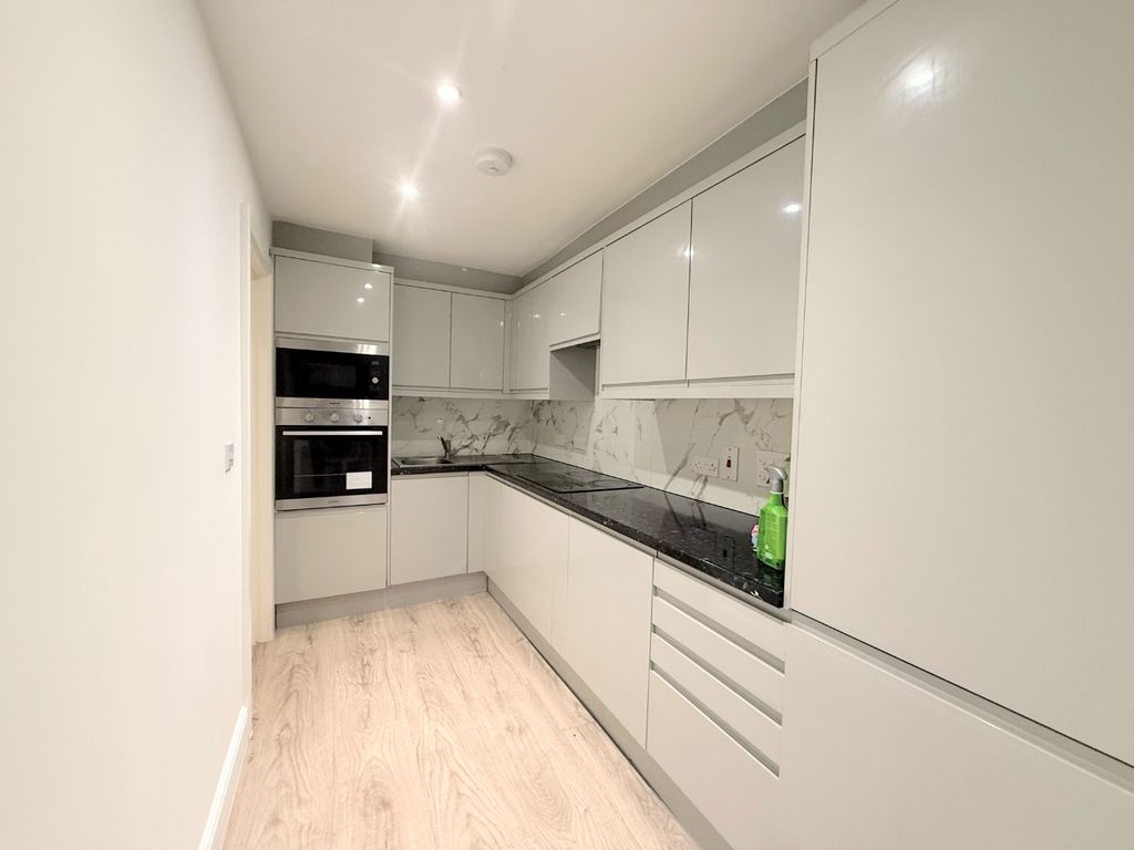 Property photo 2 of 8 4868252