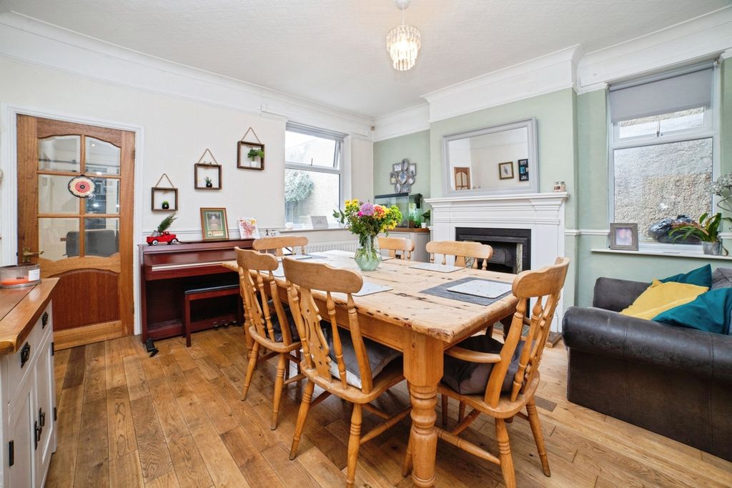 Property photo 3 of 21 Pbox-Img.Jpg