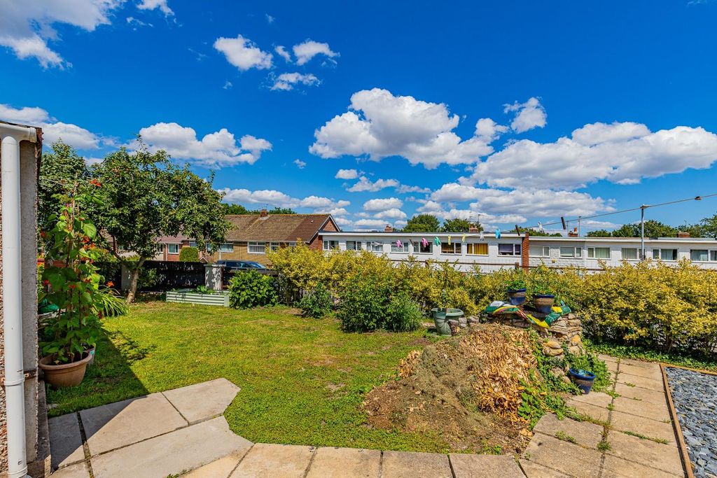 Property photo 3 of 21 Garden