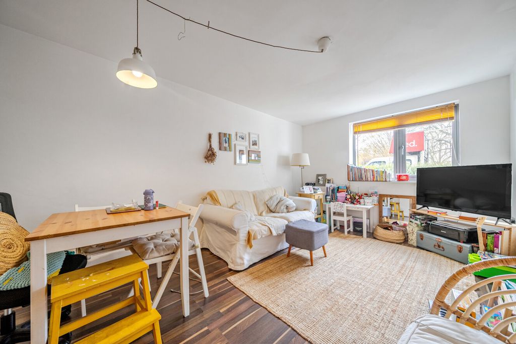 Property photo 1 of 13 1417984-5-69A16c3...
