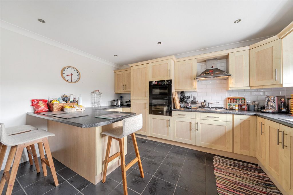 Property photo 3 of 9 Kitchen