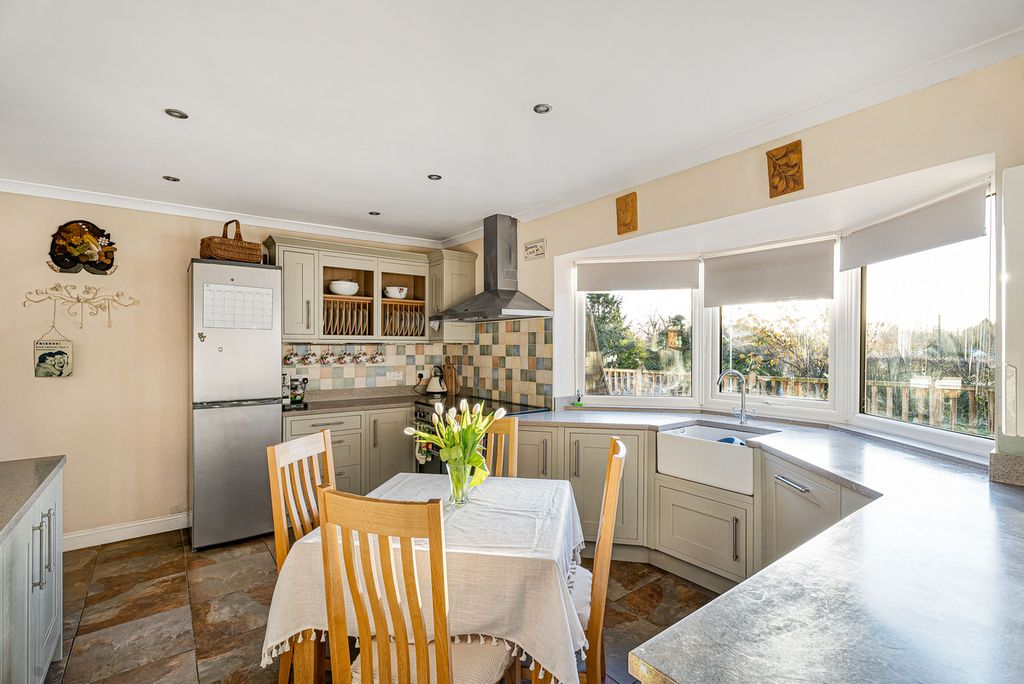 Property photo 3 of 29