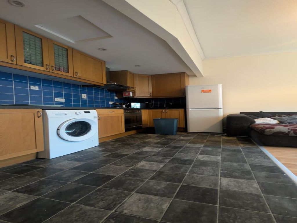 Property photo 2 of 11 Bed715E3-Aefa-43c4-8060-57c7d689A917