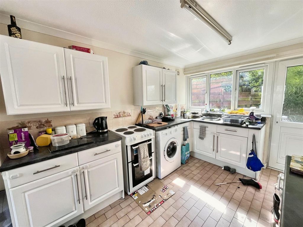 Property photo 3 of 15 Kitchen