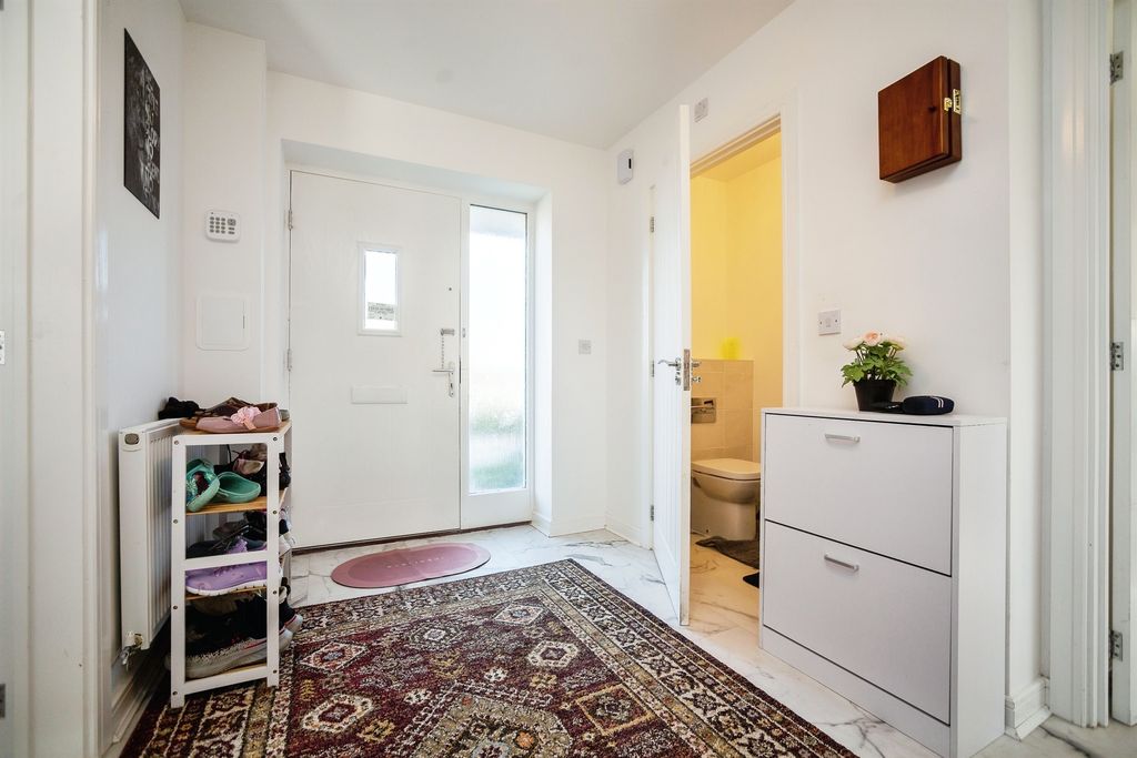 Property photo 3 of 18