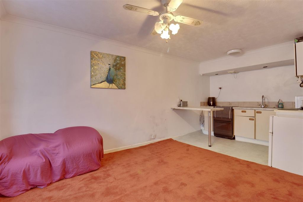 Property photo 3 of 10 6C0Abe61-6652-448E-A2Ea-A364440Ae956_1_201_A.Jpeg