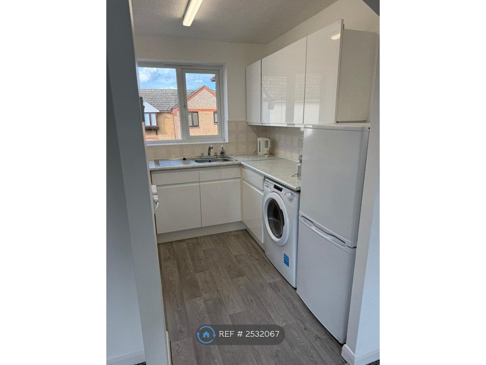 Property photo 2 of 7 Kitchen