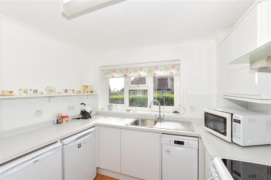 Property photo 3 of 7 Kitchen