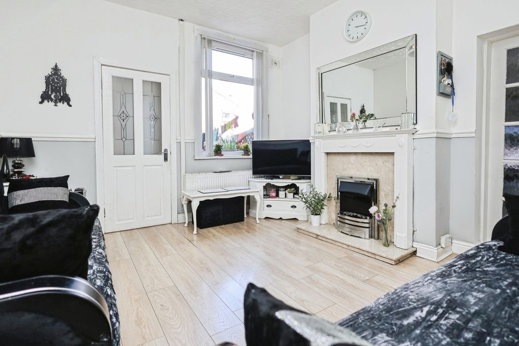 Property photo 2 of 16 Pbox-Img.Jpg