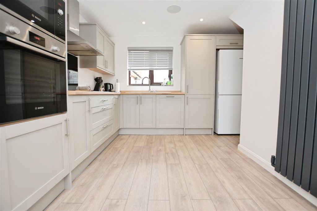 Property photo 2 of 20 Kitchen/Diner