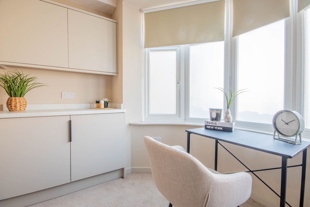 Property photo 2 of 11 E-4