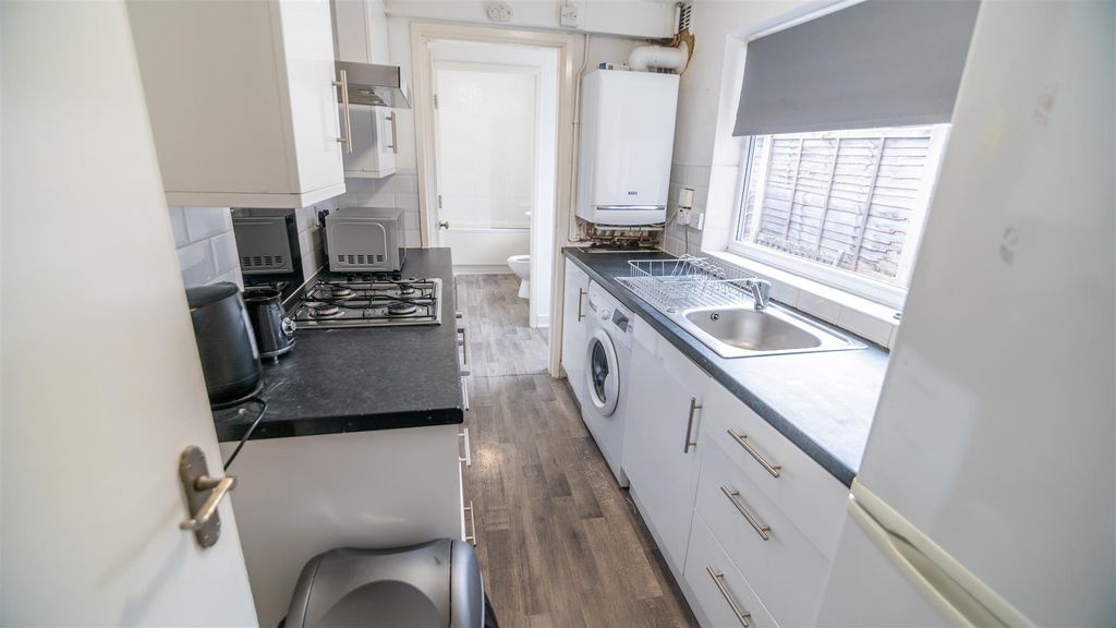 Property photo 2 of 17 Kitchen