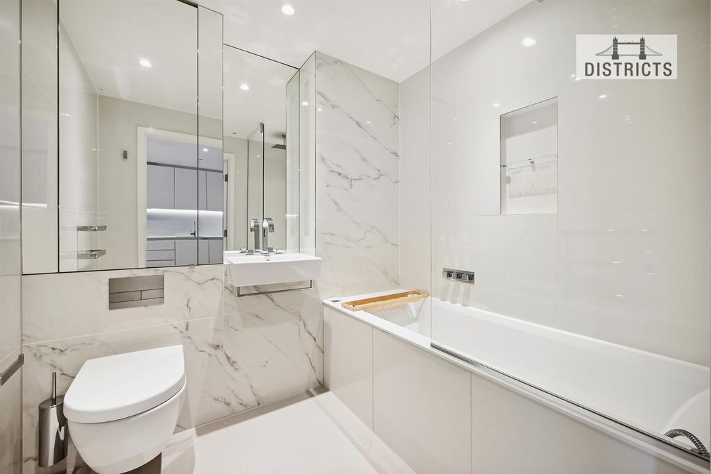 Property photo 3 of 17 Hampton Tower (1).Jpg