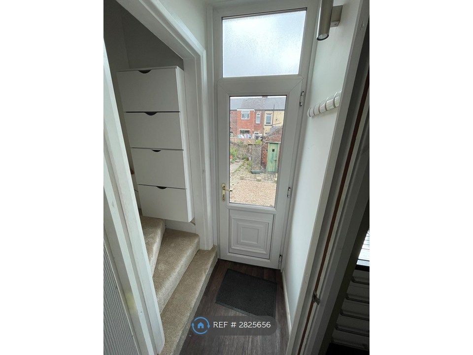 Property photo 3 of 11 Entrance Porch