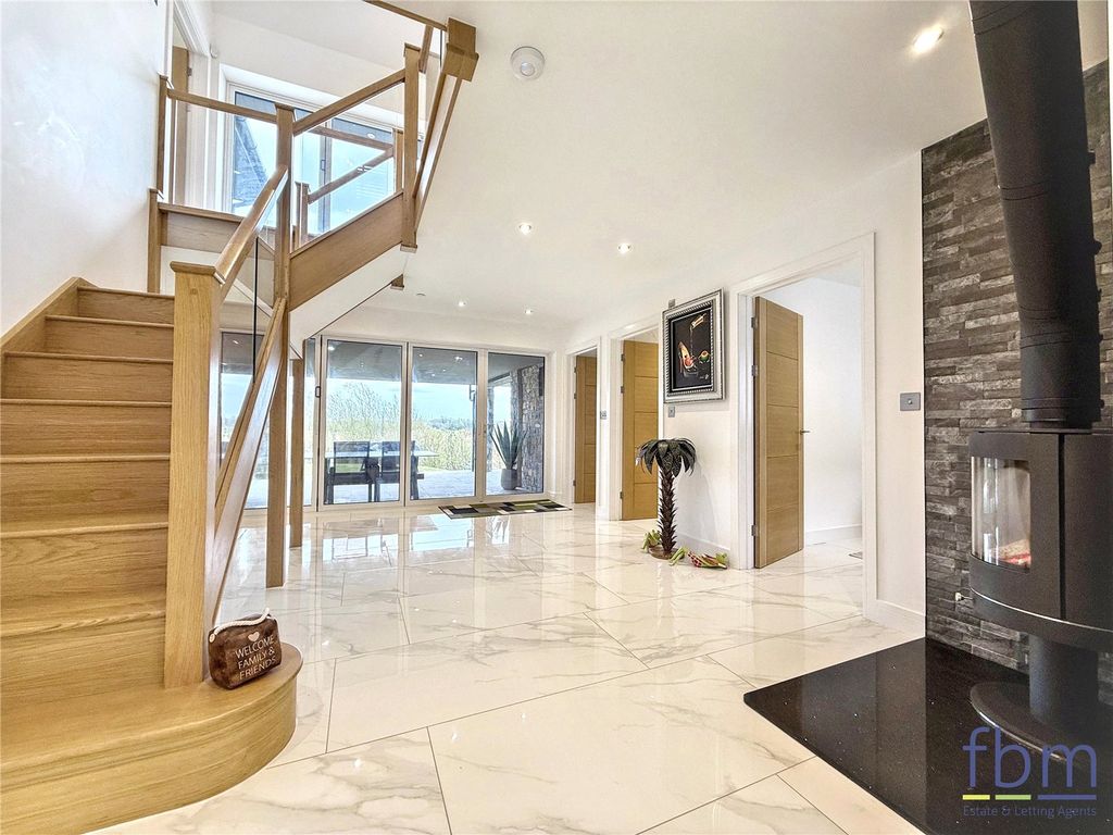 Property photo 2 of 25 Picture No. 03