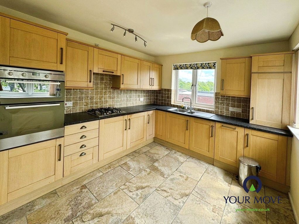 Property photo 2 of 18 Kitchen