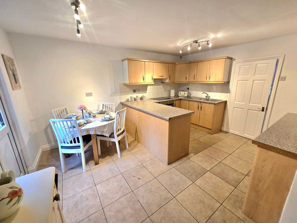 Property photo 3 of 11 Picture No. 32