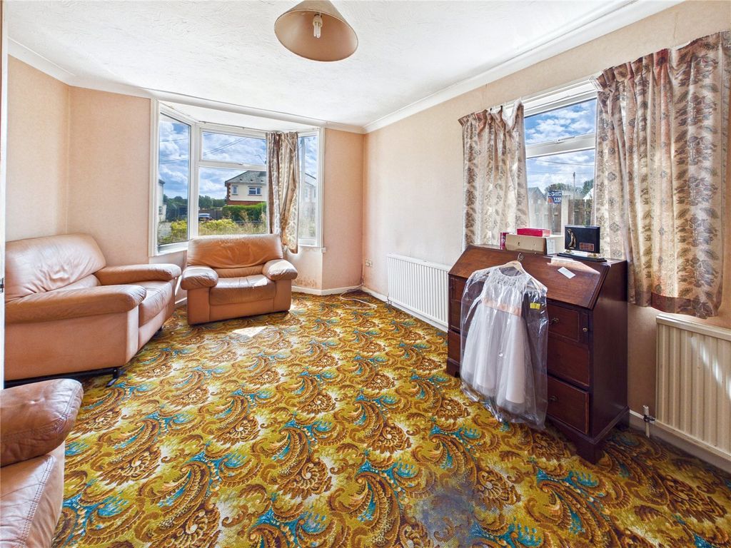 Property photo 3 of 11 Lounge