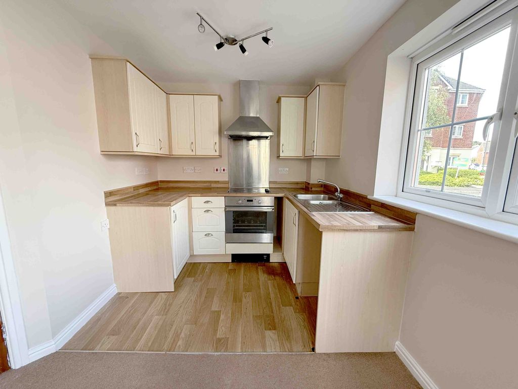 Property photo 2 of 8 Kitchen