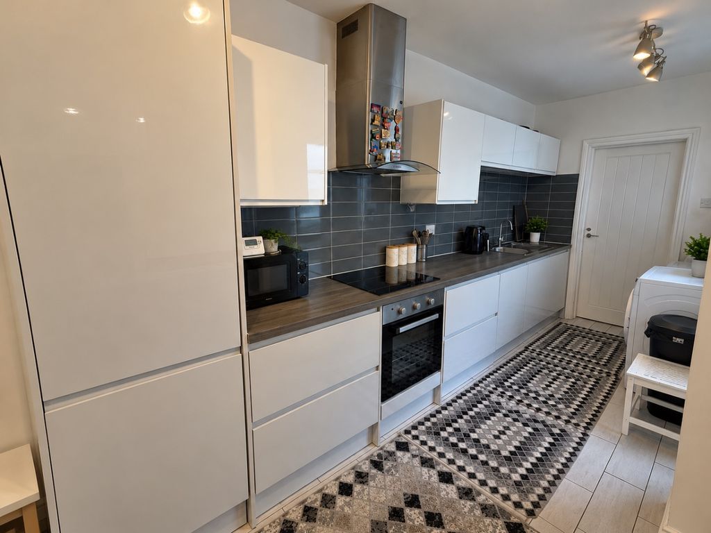 Property photo 2 of 10 6204742