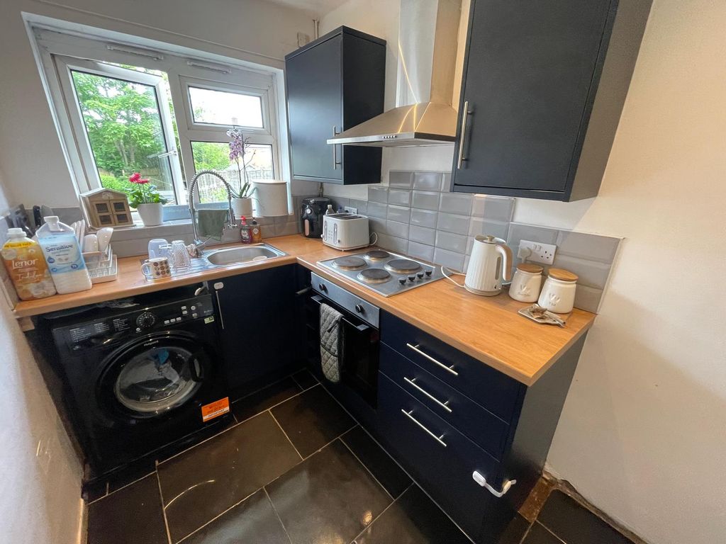 Property photo 2 of 14 57 Prince Thorp 10.Jpeg