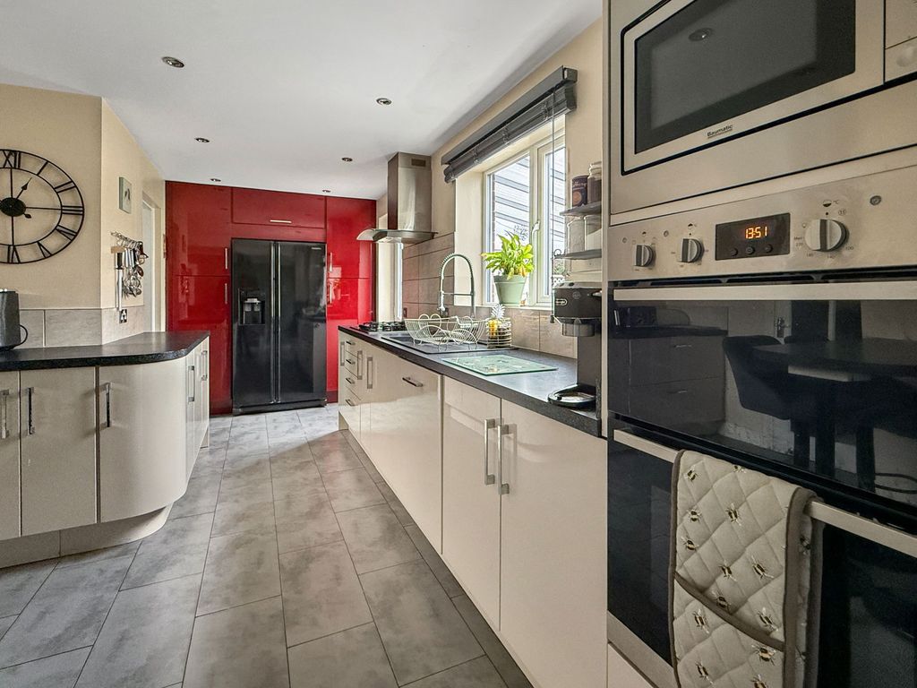 Property photo 2 of 21