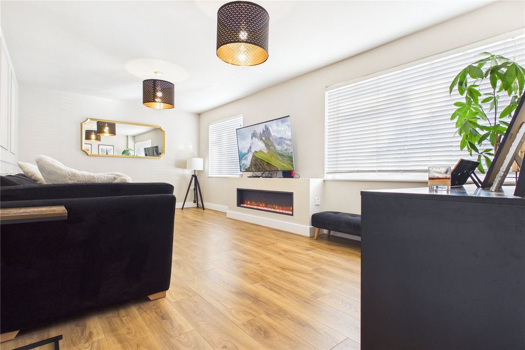 Property photo 3 of 23 Living Room